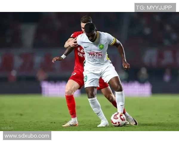 花心足球球星绯闻不断情史复杂情感纠葛引发媒体和球迷热议