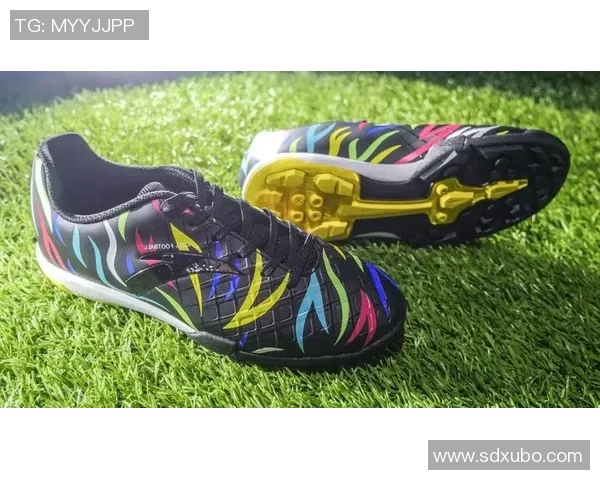 球星穿着TF足球鞋助力速度与灵动,展现竞技魅力与时尚风采 球星穿着TF足球鞋助力速度与灵动,展现竞技魅力与时尚风采