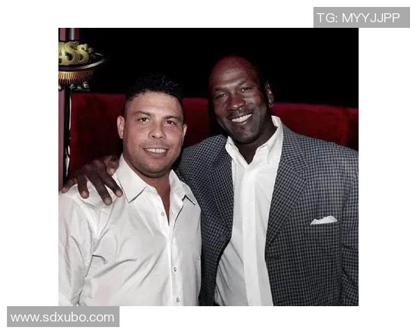 蓝球星与足球星的跨界对话：探讨体育精神与全球影响力的融合